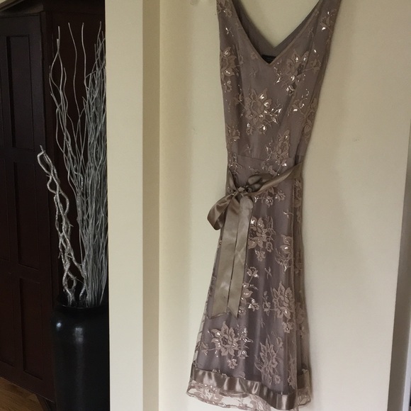 Tahari lace cocktail dress - Picture 4 of 9